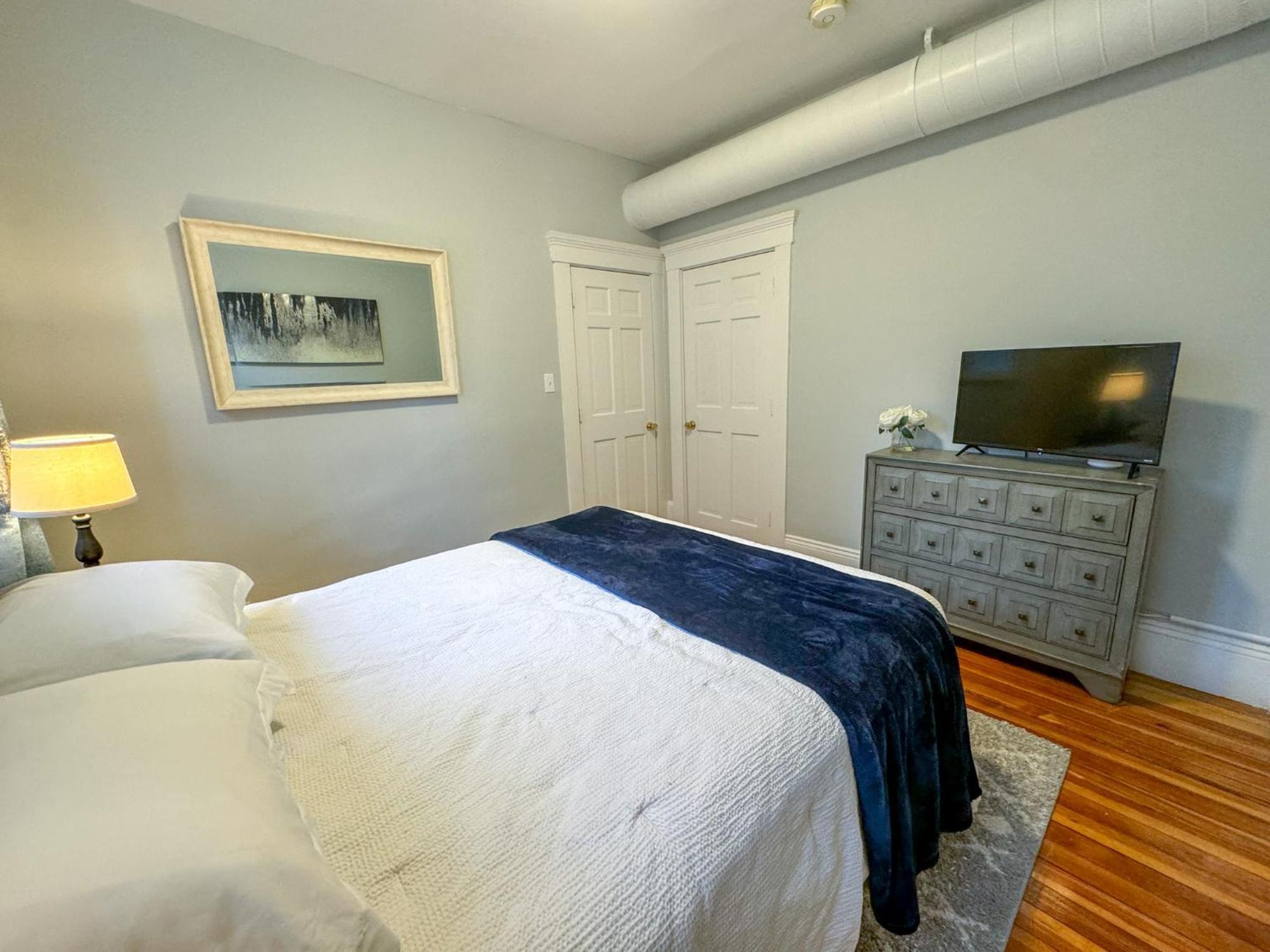 Appartamento Huge,3 Bed,2Bath,Public Transport,Boston,Sleeps 9 Brookline Esterno foto